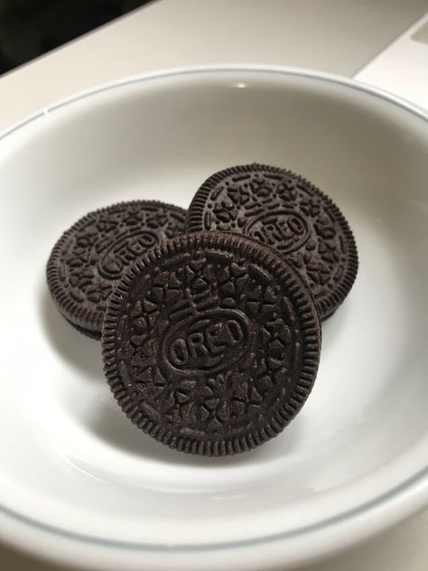 Oreo Cookie Aesthetic, Oreo Cookies Aesthetic, Oreo Aestethic Snack, Oreo Aestethic, Oreos Aesthetic, Aesthetic Oreo, Oreo Aesthetic, Vancouver Aesthetic, Micalea Smeltzer