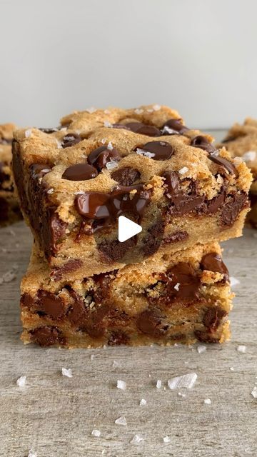 Fitwaffle Kitchen | Eloise on Instagram: "BROWN BUTTER COOKIE DOUGH BARS 😍  These cookie dough bars are so soft and gooey and chocolatey and the brown butter gives them an amazing rich, nutty, toffee taste 🤤  They’re super easy to make, you don’t need to roll them into balls like regular cookies and there’s no need to chill the dough 🤌  Sound on for full instructions 🔉  All you need is:  225g unsalted butter 150g light brown sugar 75g granulated sugar 2 large eggs, room temp 1 tsp vanilla extract 270g plain flour 1/2 tsp bicarbonate of soda 1 tsp salt 300g milk or dark chocolate chips + 50g for the top  Tin size: 8x10”  Bake 180C/(160C fan) 20-25 mins - let them cool fully in the tin before slicing them up 🥰  Enjoy! #fitwaffle #fitwafflekitchen" Brown Butter Cookie Bars, Browned Butter Cookie Bars, Brown Butter Cookie Dough Bars, Brown Butter Heath Bar Cookies, Brownie Batter Cookie Dough, Chocolate Chip Cookie Dough Bars, Blondie Dessert, Brown Butter Cookies, Cookie Dough Bars