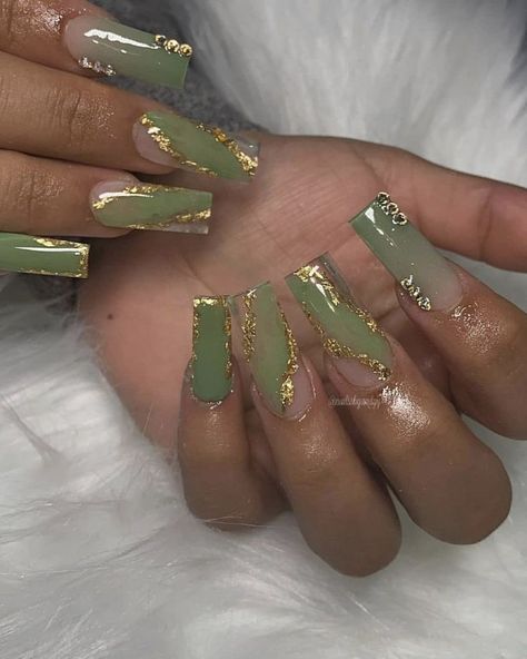 Nails Green Chrome, Acrylic Nails Green, Female Nails, Green Acrylics, Nail Gold, Quinceanera Nails, Jade Nails, Nail Aesthetic, Gold Acrylic Nails