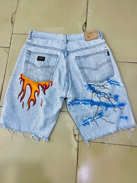 Designs On Jorts, Denim Painting Jeans, Custom Jeans Men, Jeans Painting Ideas, Custom Jorts, Custom Jeans Diy, Denim Diy Clothes, Custom Jean, Jeans Custom