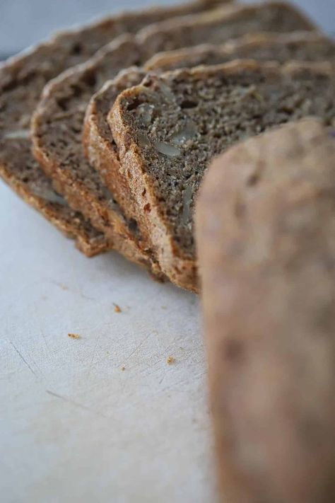 If you are looking for an amazing Hearty 100% Rye Bread Recipe, you have come to the right place. I love a good, hearty slice of homemade bread and this is one of my favorite recipes. Rye Chips Recipe, German Rye Bread Recipe, Rye Flour Recipes, Rye Chips, Savoury Bread Recipes, Rye Recipes, Dark Bread, Vegetables For Breakfast, Spelt Flour Recipes