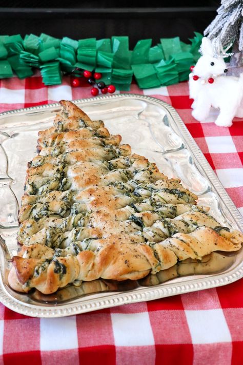 Spinach Dip-Stuffed Pull Apart Tree Tree Trimming Party Food, Christmas Tree Pull Apart Appetizer, Spinach Dip Crescent Roll Christmas Tree, Spinach Dip Stuffed Crescent Roll Christmas Tree, Christmas Tree Spinach Dip Bread, Christmas Movie Night Ideas, Pull Apart Christmas Tree, Spinach Appetizers, Spinach Artichoke Dip Pull-apart Christmas Bread