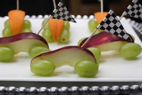 Check out these 17 Pinewood Derby food ideas for kids! Made with everything from candy bars, rice krispies treats, and teddy grahams to fruit, celery, and peanut butter, your Cub Scouts will love them. Serving fun food will turn your Pinewood Derby into a cool party for the entire family.  #PinewoodDerby #CubScouts #CubScout #Scouting #Webelos #ArrowOfLight #CubScoutIdeas Derby Snacks, Derby Food Ideas, Derby Food, Cub Scout Activities, Scout Mom, Derby Ideas, Teddy Grahams, 2nd Birthday Boys, Jungle Theme Birthday