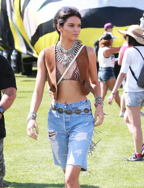 @danilove_xo Coachella Outfit Kendall Jenner, Kendall Jenner Coachella 2023, Coachella Shorts Outfit, Kendall Jenner Coachella Outfit, Coachella Outfit Inspo 2023, Hailey Baldwin Coachella, Kendall Coachella, 2010s Boho, Coachella Outfit Celebrities