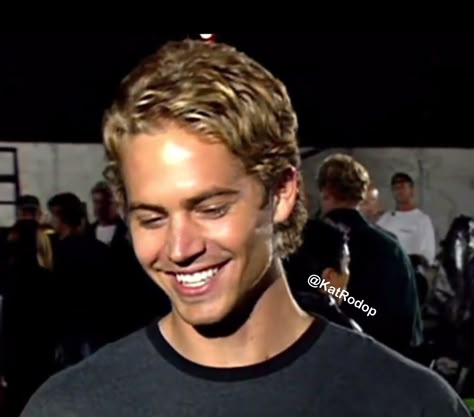 Paul Walker (2000) Paul Walker Background, Paul Walker 2000’s, Paul Walker Smile, Paul Walker 2001, Young Paul Walker, Paul Walker 90s, Paul Walker Hot, Desenho Tom E Jerry, Paul Walker Tribute