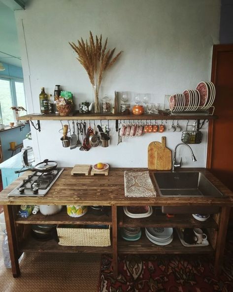 Diy Kitchen Extension, Slow Living Aesthetic Bedroom, Diy Cabin Kitchen, Rustic Antique Kitchen, Kitchen Design No Cabinets, Recycled Kitchen Ideas, Rustic Tiny Kitchen, Tiny Home Kitchen Ideas Layout, Diy Freestanding Kitchen