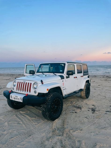 Beach Jeep Wrangler, Jeep Asthetic Picture, Jeeps White, Blue Jeep Wrangler Aesthetic, White Jeep Aesthetic, White Jeep Wrangler Aesthetic, White Rubicon Jeep, Jeep Girl Aesthetic, Jeep On Beach