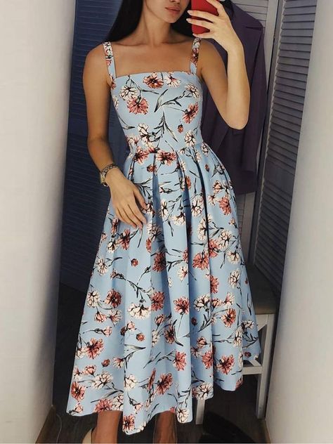 Vestido de cinta de espaguete impressão Floral plissado Online. Discover hottest trend fashion at chicme.com Spring Movies, Fall Thrifting, Stile Casual Chic, Wardrobe Color, House Dresses, Summer Work, Elegante Casual, Outfits 2023, Teacher Outfits