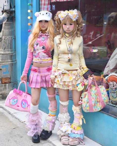 21C (@ocaso0.oo) • Fotos e vídeos do Instagram Pinkcore Outfit, Doll Core Outfits, Harajuku Fashion Outfits, Cheengu Pink, Harajuku Outfit, Muse Board, Decora Harajuku, Harajuku Decora, Kawaii Outfit Ideas