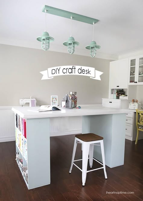 DIY Craft Desk tutorial! Perfect space for projects and keeping organized! Standing Craft Table, Diy Craft Room Desk, Diy Craft Desk, Diy Craft Table, Diy Crafts Desk, Craft Room Desk, Craft Room Tables, Craft Tables, Craft Table Diy