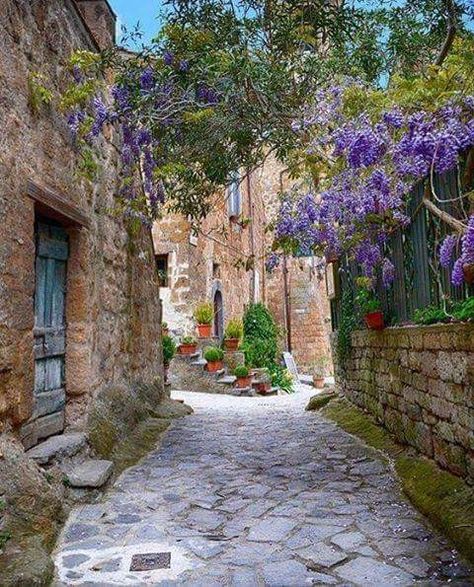 Gorgeous Italy Destinations, Pathway Landscaping, Villas In Italy, Things To Do In Italy, Italy Tours, San Francesco, Fantasy Places, Visit Italy, Instagram Analytics