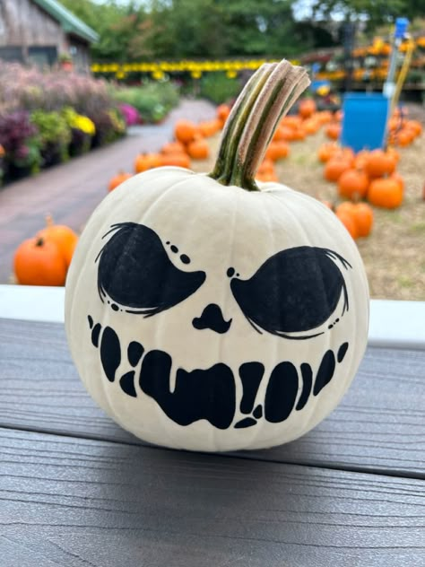 White And Black Pumpkin Painting, Pumpkin Painting Ideas Skull, Pumkin Paintings Idea Spooky, Painted Pumkin Decoration Ideas For Kids, Skull Painted Pumpkins, Pumpkin Painting Skeleton, Painted Faces On Pumpkins, Spooky Halloween Pumpkins Painted, Cute White Pumpkin Painting Ideas