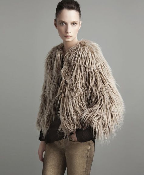 zara Shaggy Jacket, Zara Fall, Gold Jeans, Perfect Coat, Zara Fashion, Fur Fashion, Long Style, Short Coat, Chic Woman