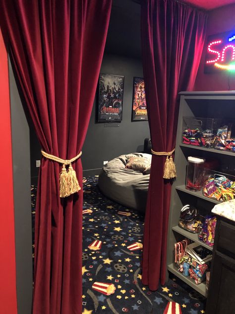 Small Movie Room, Theatre Decor, Theatre Room Ideas, Sala Cinema, Basement Movie Room, Theatre Aesthetic, Theater Room Decor, Small Home Theaters, Movie Theater Rooms