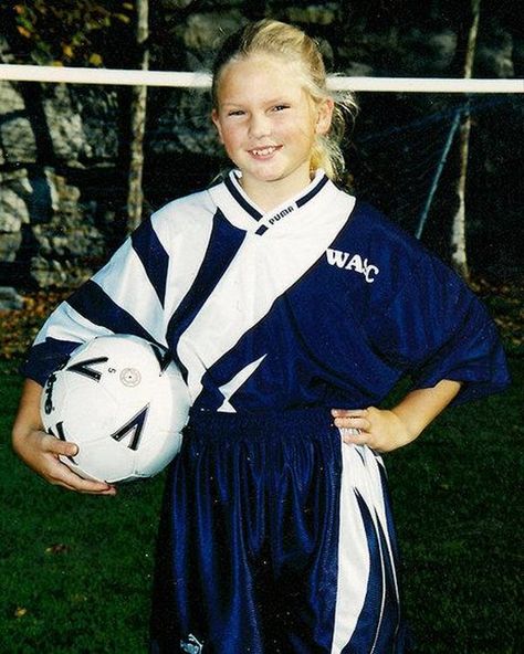 Young Taylor Swift in a Sports... is listed (or ranked) 4 on the list 20 Pictures of Young Taylor Swift Before She Was Famous Taylor Swift Childhood, Taylor Swift Family, Young Taylor Swift, Taylor Swift Fotos, Baby Taylor, Childhood Pictures, Estilo Taylor Swift, Swift Photo, Childhood Photos