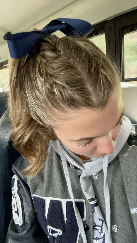 Cuties Hairstyles, Soccer Mom Spirit Week, Ponytails For Short Hair, Soccer Mom Haircut, Mom Hairstyles Short, Farrah Hair, Karen Haircut, Race Day Hair, Sporty Ponytail