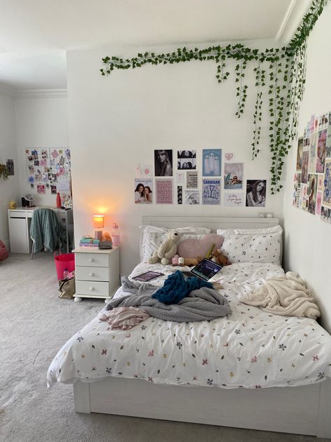 Teenage Room, Dekorasi Kamar Tidur, Room Redesign, Preppy Room, Redecorate Bedroom, Cozy Room Decor, Room Design Bedroom, Dream Room Inspiration, Room Makeover Bedroom