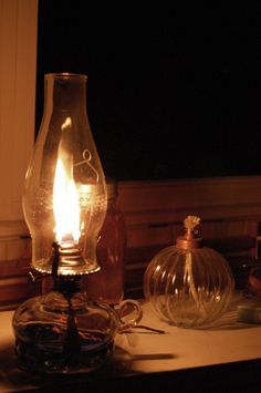 Don’t Throw Out that Rancid Cooking Oil—Here’s How to Use It! Pretty Lamp, Primitive Lighting, Old Lanterns, Antique Oil Lamps, Furniture Scratches, Old Lamps, Lampe Decoration, Kerosene Lamp, Antique Lamps