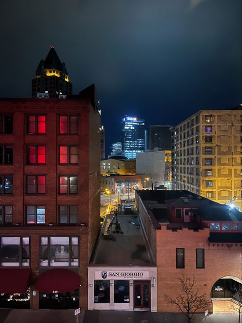 Milwaukee Downtown, Milwaukee City, City At Night, Earth 2, Milwaukee Wisconsin, Junior Year, Night City, Best Cities, Cool Wallpaper