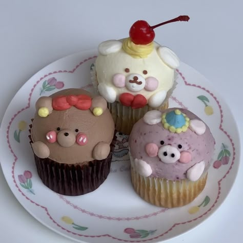 Korean Cupcakes Aesthetic, Japanese Cupcakes, Korean Cupcakes, Cute Cupcakes Aesthetic, Aesthetic Cupcakes, Buttercream Rosette Cake, Kawaii Cupcakes, Cupcakes Cute, Butterfly Birthday Cakes