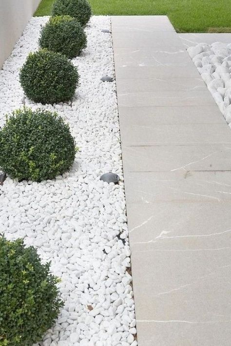 Garden Fence Decoration, Patio Layout Design, Decorating With White, White Gravel, Gravel Landscaping, Contemporary Garden Design, Med Tech, Modern Garden Design, Landscape Edging