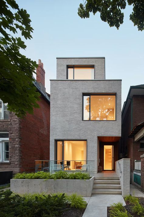 Modern Roof Design, Toronto Houses, A Modern House, Two Story House, Hygge Home, Modern Windows, House Roof, Roof Design, Story House