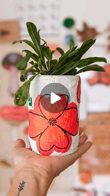 Nature Arts And Crafts, Crafts Using Paper, Cardboard Clay, Cool Crafts, Clay Planter, Clay Planters, Organized Living, Cardboard Art, Egg Carton