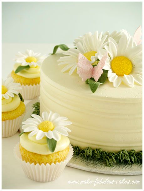 Lemon Chiffon Cake, Torte Creative, Daisy Cupcakes, Lemon Buttercream Frosting, Daisy Cake, Daisy Cakes, Torte Cupcake, Spring Cake, Cake And Cupcakes