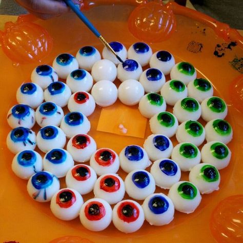 Jello shot eyeballs. I made these for a Halloween party. Found the recipe here: www.myscienceproj... Halloween Jello Shots, Halloween Jello, Postres Halloween, Recetas Halloween, Jello Shot, Halloween Goodies, Halloween Drinks, Jello Shots, Halloween Snacks