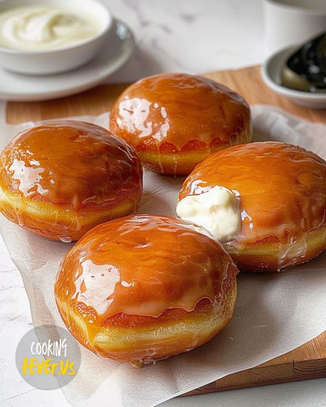 Creme Brulee Donuts Creme Brulee Donut, Custard Donut, Creme Brulee Pie, Baked Scalloped Potatoes, Lord Please Help Me, Donut Filling, Cooking Fever, Profiterole, Fluffy Light