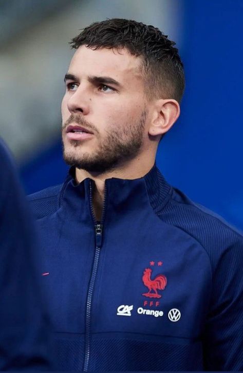 Lucas Hernandez, Best Soccer Players, Kylian Mbappe, Liam Hemsworth, Football Boys, Soccer Player, Kids Portraits, Ac Milan, Football Player