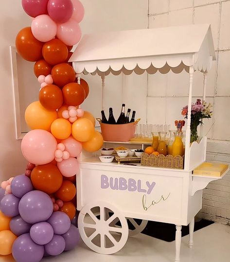 mimosa bar picture with balloons Gender Reveal Mimosa Bar, Picture With Balloons, Shower Tips, Shower Balloons, Free Baby Shower, Mimosa Bar, Modern Baby Shower, Printable Baby Shower Games