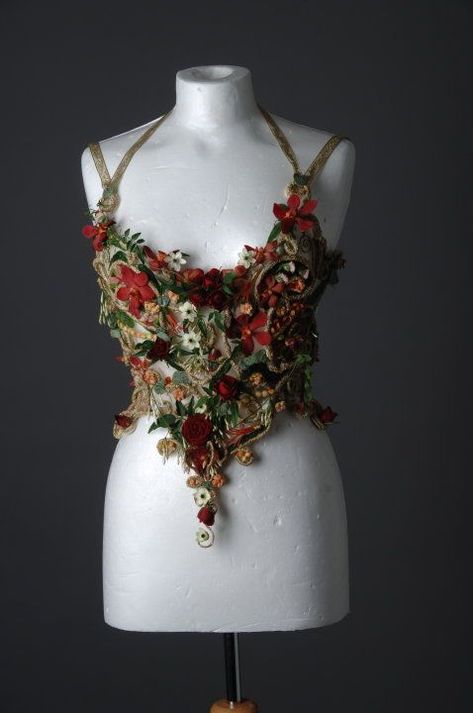 Nature Inspired Corset, Flowers In Fashion, Nature Corset, Botanical Clothes, Botanical Outfit, Botanical Clothing, Wearable Florals, Flower Clothing, Botanical Dress