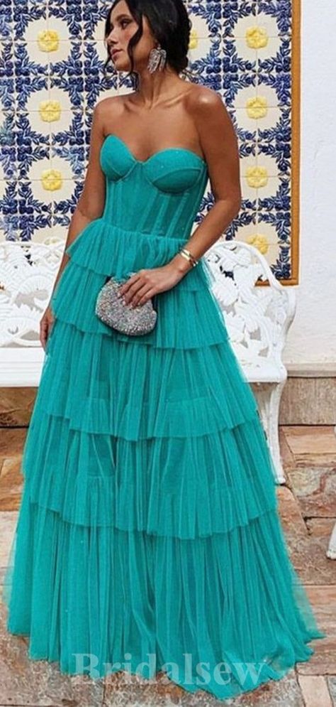 Formal Dress Large Bust, 2023 Prom Dress Trends, Prom Dresses Inspiration, Different Prom Dresses, New Prom Dresses, Unique Maxi Dresses, Dresses Gala, Look Working Girl, Tiered Prom Dress