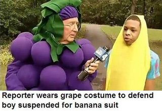 Grapes Costume, Humour Geek, Faith In Humanity Restored, Humanity Restored, We Are The World, Wholesome Memes, Faith In Humanity, Dankest Memes, A Good Man