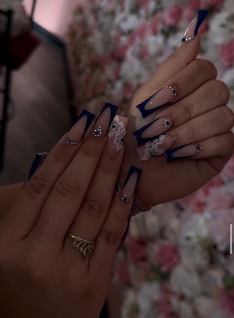 Royal Blue Prom Nails, Navy Blue Nail Designs, Royal Blue Nails Designs, Blue Prom Nails, Quince Nails, Blue And Silver Nails, Quinceanera Nails, Quartz Nails, Blue And White Nails