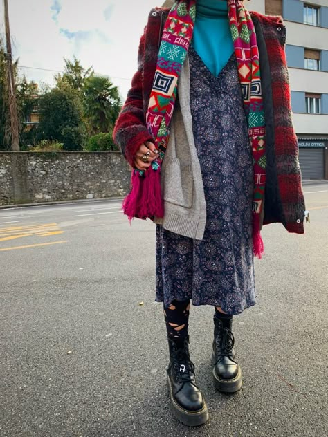 Artsy Eclectic Fashion, Hippie Cold Weather Outfits, Maximalism Style Fashion, Vintage Maximalism Fashion, Boho Maximalism Outfits, Winter Maximalist Outfits, Maximalism Fashion Aesthetic, Eclectic Maximalism Outfit, Eclectic Outfits Aesthetic