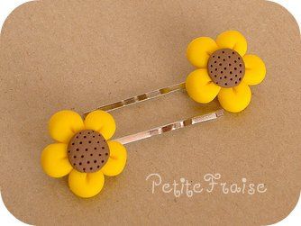 Sunflower pins for haileys hair Clay Simple, Jumping Clay, Clay Hair, Polymer Clay Gifts, Fimo Polymer Clay, Diy Earrings Polymer Clay, Clay Diy Projects, Tanah Liat, Polymer Clay Diy