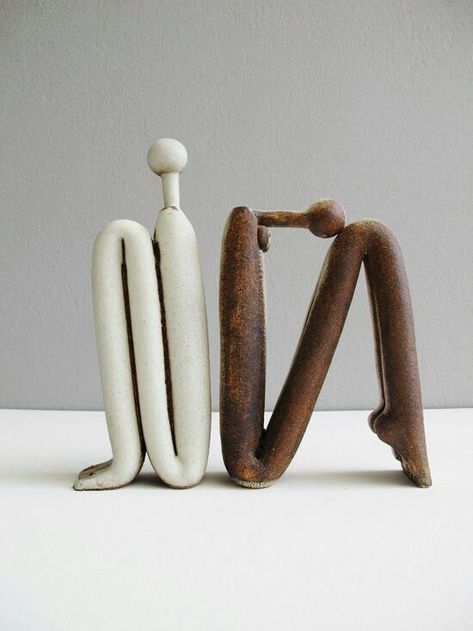 Ceramic Sculpture Figurative, Sculpture Art Clay, Sculptures Céramiques, Tanah Liat, Keramik Design, Ceramic Figures, Ceramics Pottery Art, Pottery Sculpture, Clay Art Projects