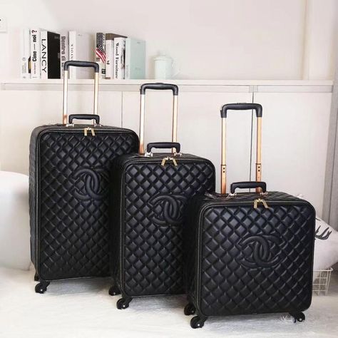 Coach Suitcase, Designer Luggage Sets, Mochila Chanel, Chanel Luggage, Luxury Luggage Sets, Travel Luggage Set, Luxury Luggage, Cute Luggage, Travel Bag Set