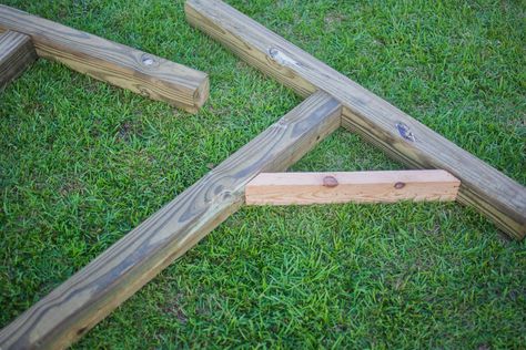 DIY Clothes Line: How to Make a Clothesline Post out of Wood - ManMadeDIY Diy Clothes Line, Diy Clothesline Outdoor, Diy Clothesline, Clothesline Ideas, Clothesline Outdoor, Outdoor Clothes Lines, Clothesline Diy, Clothes Lines, Conserve Energy