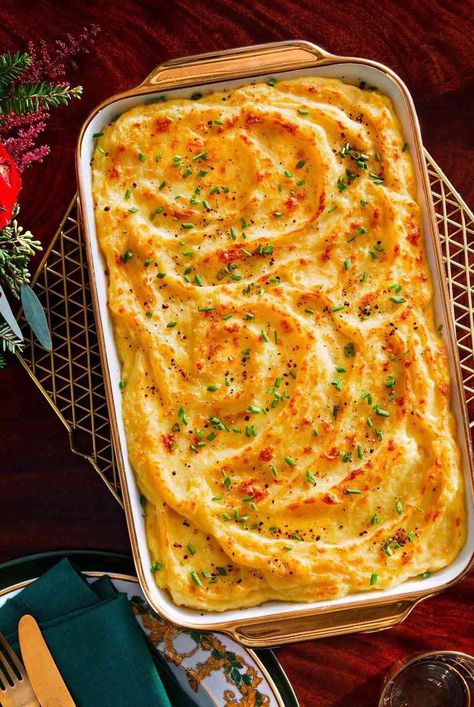 Whipped Potato Casserole, Easter Casseroles, Thanksgiving Mashed Potatoes Recipe, Weird Thanksgiving, Thanksgiving Potatoes Recipes, Potato Green Bean, Thanksgiving Dinner Sides, Thanksgiving Vegetables Side Dishes, Thanksgiving Veggies