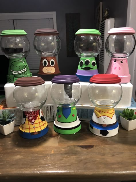 Toy Story Birthday Party Centerpieces Table Decorations, Toy Story Mason Jars, Toy Story Gumball Centerpiece, Toy Story Centerpieces Ideas Diy, Toy Story Centerpieces Diy, Toy Story Table Centerpieces, Toy Story Centerpieces, Toy Story Nursery, Toy Story Party Decorations