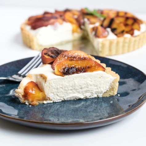 Grilled Peach Mascarpone Tart - Recipe by Cooks and Kid Peach Mascarpone, Grilled Peach Dessert, Peach Tart Recipes, Shortbread Tart, Mascarpone Tart, Caramelized Peaches, Baking Lessons, Peach Tart, Tart Filling