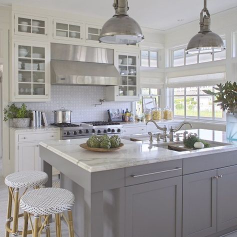 Urban Grace Interiors, Gray Kitchen Ideas Серая Кухня, Gray And White Kitchen, Kabinet Dapur, Casa Country, Kitchen Redesign, Home Bunch, Kitchen Remodel Before And After, Coastal Kitchen, Dream Kitchens