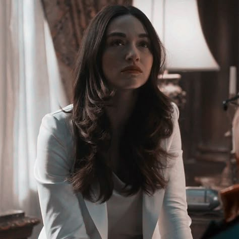 face expression so relatable 🫢 Gotham Sofia Falcone, Crystal Reed Icons, كريستال ريد, Sofia Falcone, Alison Argent, So Relatable, Allison Argent, Crystal Reed, Wicked Game