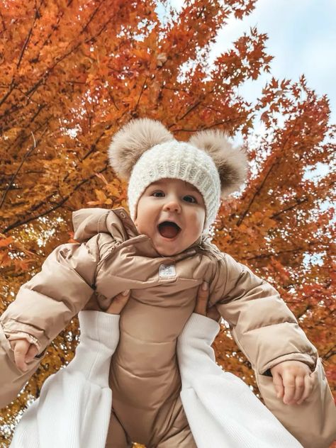 Baby Winter Photoshoot, Winter Baby Pictures, Baby Winter Outfits, Winter Baby Birthday, Baby Winter Fashion, Inspired Photos, Baby Snow, Winter Newborn, Baby Fall