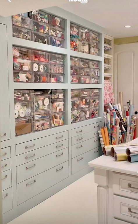 Sophisticated Craft Room, Garage Craft Room Ideas Diy, Arts And Crafts Room Ideas, Aesthetic Craft Room, Modern Craft Room, Ultimate Craft Room, Hobby Room Design, Arts And Crafts Room, Craft Room Organization Storage