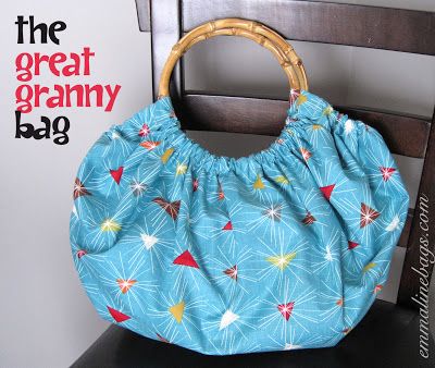 Free Purse Tutorial: The Great Granny Bag - Emmaline Bags and Patterns #freetutorial Ring Handle Bag Pattern, Bamboo Bags, Wooden Handle Bag, Emmaline Bags, Purse Sewing Patterns, Bags Sewing, Sac Diy, Zipper Pouch Tutorial, Fabric Purse