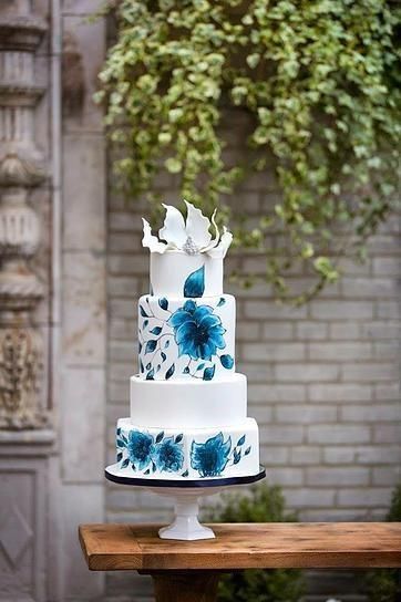 Dutch pottery inspired hand painted cake - Cake by Mounia Badger Photography, Hand Painted Cake, Hand Painted Wedding Cake, Dutch Pottery, Blue And White Pottery, Painted Wedding Cake, Painted Cake, Prop House, Inspired Photoshoot